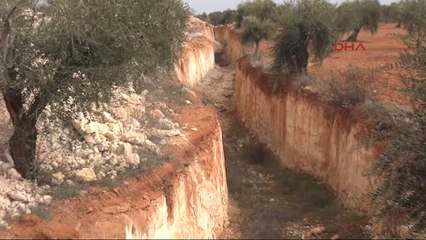 Afrin'de Teröristler 5 Kilometre Hendek Kazmış