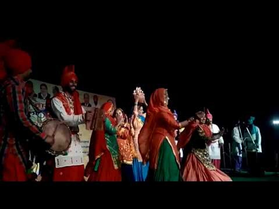 देहरादून : लोहड़ी मेले में पंजाब के कलाकारों ने...