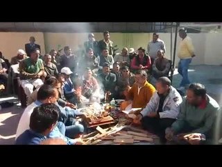 Tải video: टिहरी में ठेकेदारों का सरकार के खिलाफ मोर्चा, किया बुद्धिशुद्धि यज्ञ