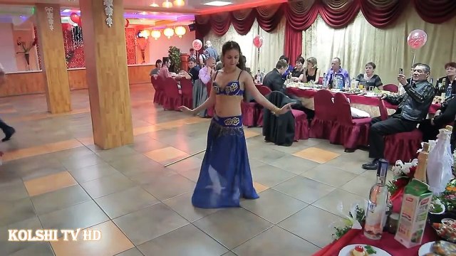 احلى رقص شرقي من شقراء في فرح شعبي روعة