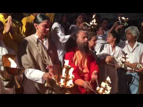 Bollywood actress deepika padukone did ganga aarti in rishikesh