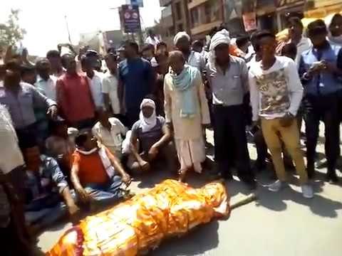 Family members blocked the road and demanding for arrest of accused