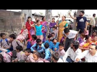 Women in Kamluwaganja  jam protested against liquor shop