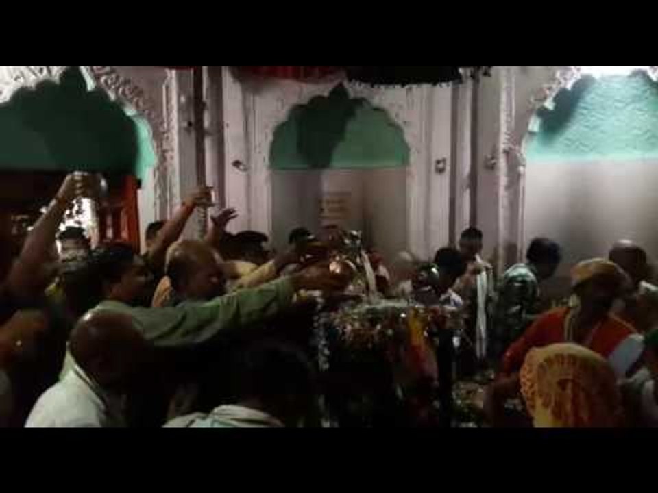 Shiv bhakt reaches shiv temples in gonda in first monday of savan