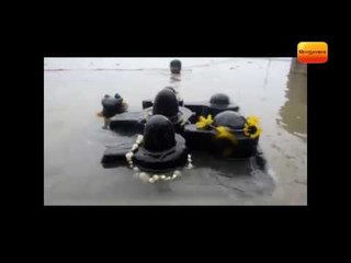 Descargar video: काशी में मां गंगा ने लहरों से किया शिव का अभिषेक II Jalabhishek done by mother Ganga waves in Kashi