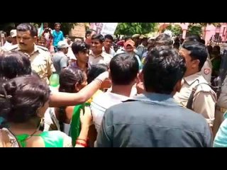 Fierce ruckus at Mahrajanganj district hospital after death of woman