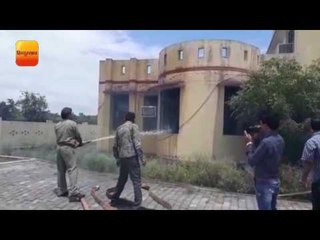 यूपी: संतकबीरनगर से उग्र हुए जिले के शिक्षामित्र, बीएसए कार्यालय में लगाया आग, - जमकर की तोड़ फोड़