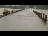 जमशेदपुर: चांडिल डैम के 11 गेट खोले जाने से स्वर्णरेखा नदी पर बना पुल डूबा