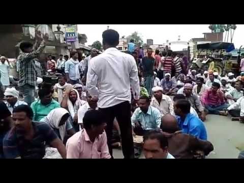 सफाई कर्मचारी की मौत के बाद सड़क जाम II leaning employee died in Deoria