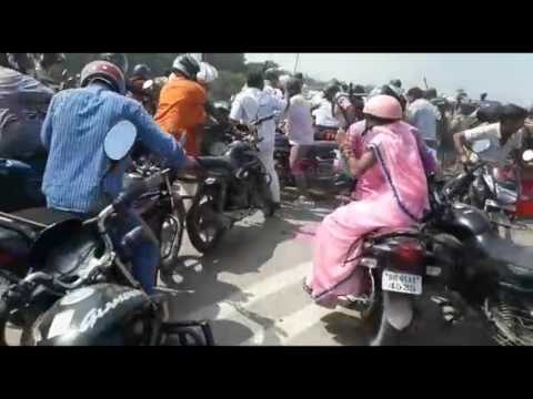 stone pelting on DM-SP in saran RJD protest