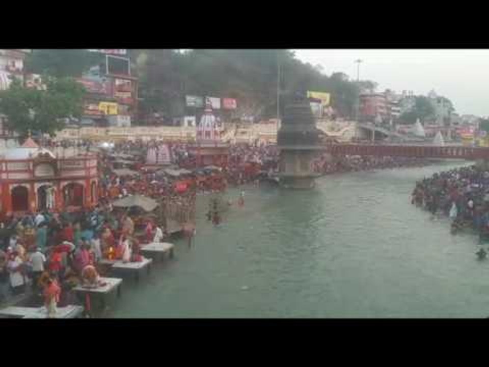 Devotees takes holy dip in ganga at haridwar on buddh poornima