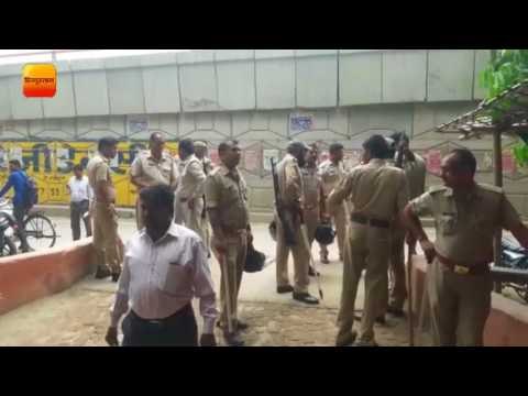 शिक्षामित्रों का हंगामा: सैंकड़ों यूपी की सड़क पर उतरे,कई हुए बेहोश