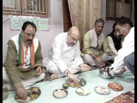 देहरादून में अमित शाह ने दलित के घर खाया खाना