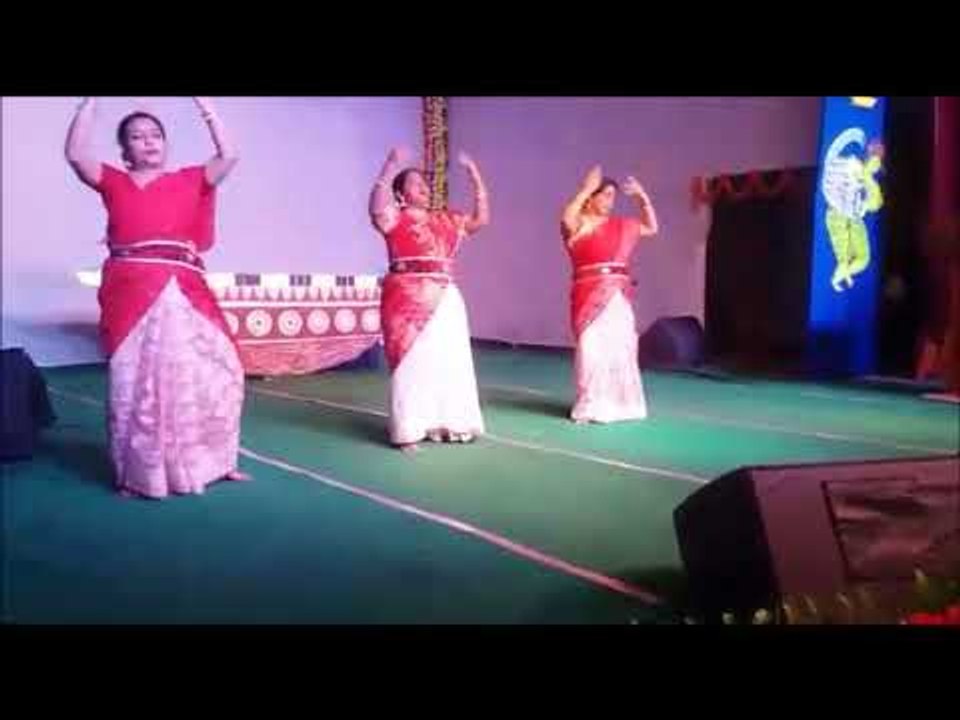 बेदी पूजा के साथ बंग्ला पूजा पंडालों में मां दुर्गा के पट खुले