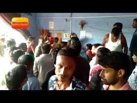 रेप की कोशिश कर रहे युवक को भीड़ ने पुलिस के सामने पीटा