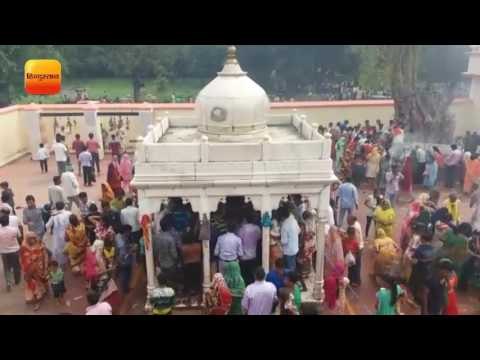 गोंडा । मनकापुर के पौराणिक करोहानाथ मंदिर में सावन के अंतिम सोमवार को जलाभिषेक को उमड़े श्रद्धालु।