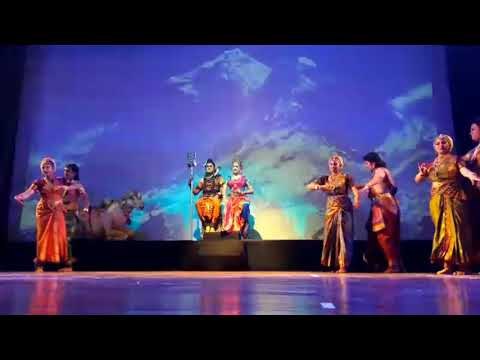 कानपुर में हेमा मालिनी की मां दुर्गा के तीनों रूपों की शानदार प्रस्तुति