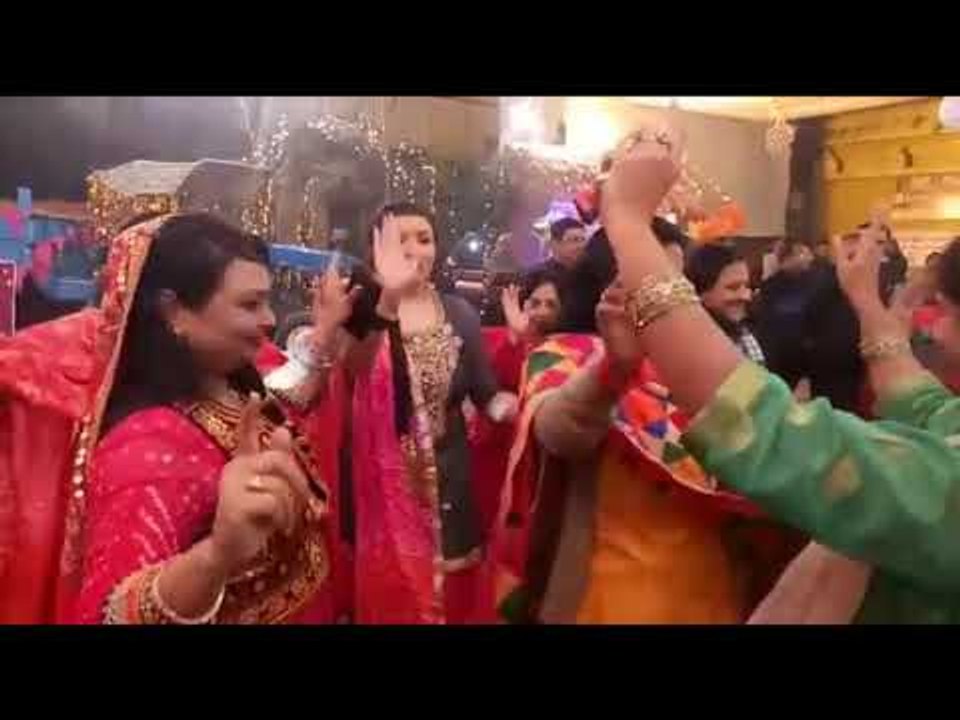लोहड़ी की पूजा की और भांगड़ा पर जमकर झूमे I Loh...