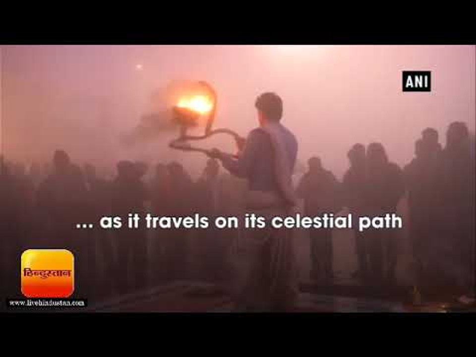 मकर संक्रांति के मौके पर हजारों लोगों ने गंगा में लगाई डुबकी