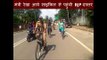 मंत्री रेखा आर्य साइकिल से भाजपा दफ्तर पहुंची II Rekha Arya reached BJP office through Bicycle