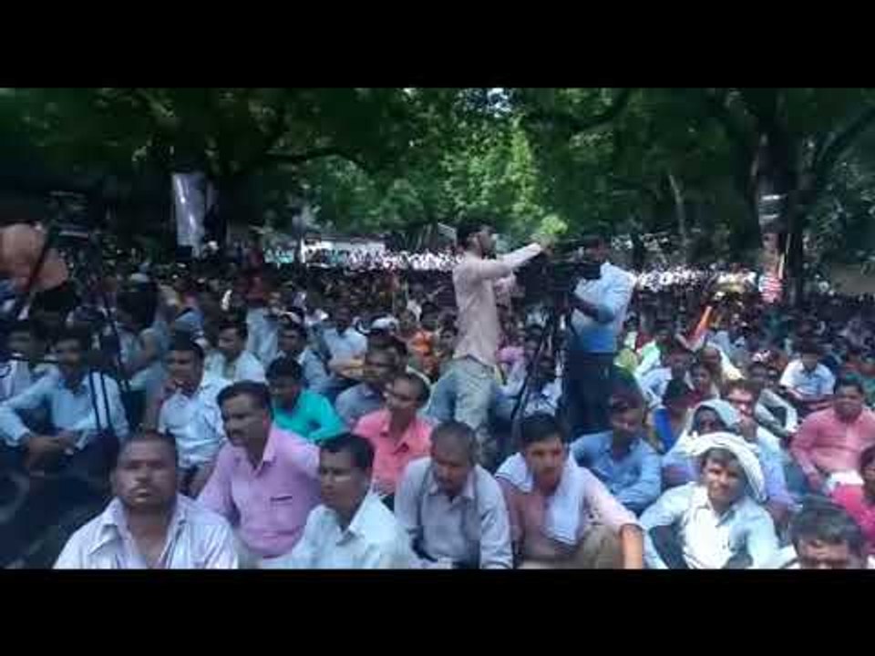 दिल्ली के जंतर-मंतर पर शिक्षामित्र का प्रदर्शन