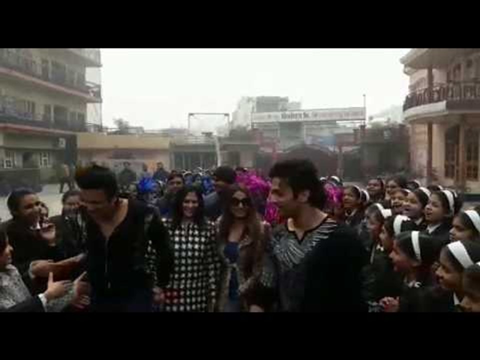 कृष्णा अभिषेक और कश्मीरा शाह संग सेल्फी लेने की मची होड़