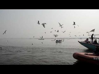 लाखों श्रद्धालुओं ने लगायी गंगा में आस्था की डूबकी