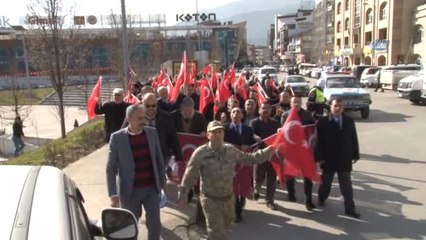 Gönüllü Askerlik İçin Başvuru Yapan Mahalleliyi Albay Karşıladı