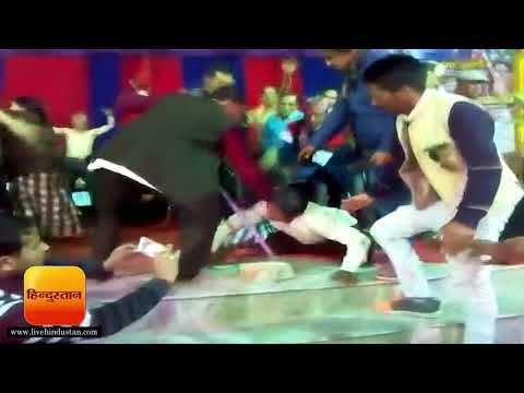 जिस लोहे की गर्म रॉड को छू नहीं सकते, इन्होंने जीभ से चाटकर सबको हैरान कर दिया