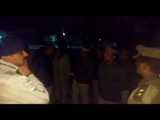 Descargar video: उत्तर प्रदेश समाचार II कानपुर में पुलिस मुठभेड़ में लुटेरे को लगी गोली II Police encounter in Kanpur