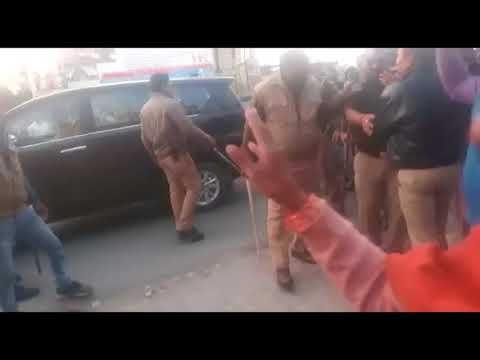 यूपी समाचार II तिरंगा यात्रा के दौरान पुलिस ने किया लाठीचार्ज