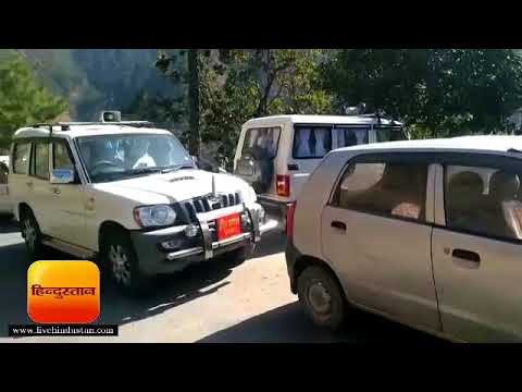 उत्तराखंड समाचार || टनकपुर से पिथौरागढ़ में जा रही मैक्स खाई में गिरी