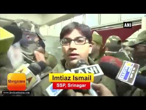 जम्मू कश्मीर समाचार II पुलिस की बंदूक छीन आतंकी ने की फायरिंग