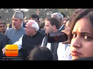 निष्पक्ष जांच के लिए राष्ट्रपति से मिला विपक्ष, राहुल ने की अगुवाई