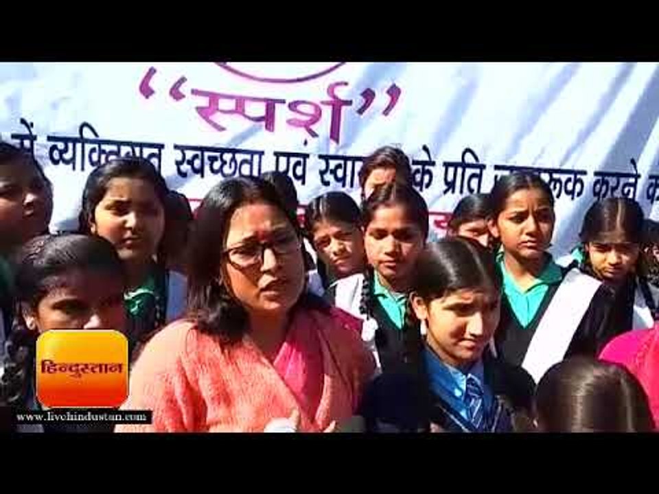देहरादून में सरकारी स्कूल की लड़कियों को फ्री म...