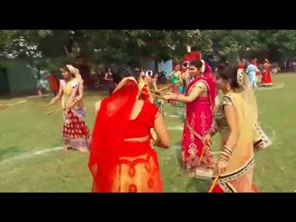 डांडिया महोत्सव में छात्राओं ने दिखाया जोश