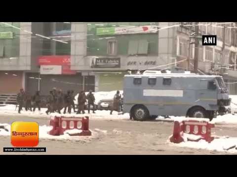 जम्मू कश्मीर: बर्फबारी के बीच श्रीनगर CRPF कैंप पर आतंकी हमले की कोशिश नाकाम