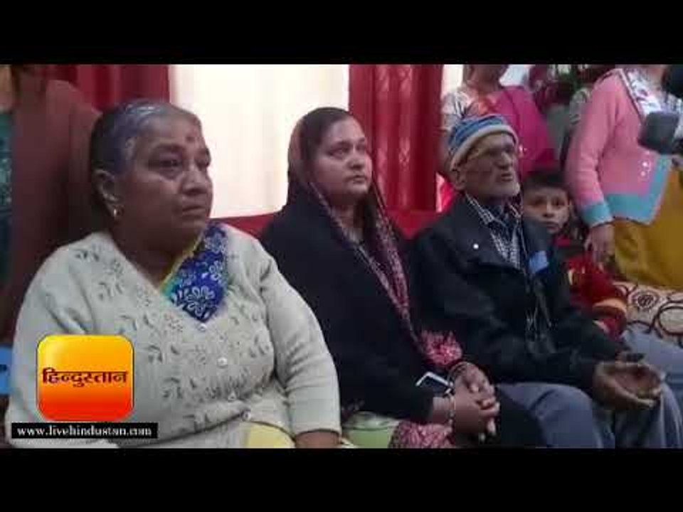 ट्रांसपोर्टर पांडे की मां बोलीं  परिवार के साथ उठाएंगे आत्मघाती कदम