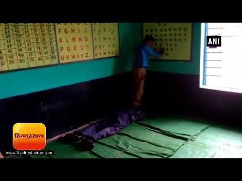 एमपी के स्कूल में बच्चों से मसाज करवाते टीचर का वीडियो हुआ वायरल, सरकार ने दिए जांच के आदेश