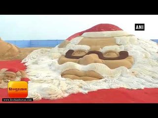CHRISTMAS 2017: क्रिसमस का जश्न, सुदर्शन पटनायक ने रेत पर बनाई सांता की कलाकृति
