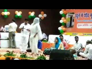 girl perform dance in minister program in moradabad
