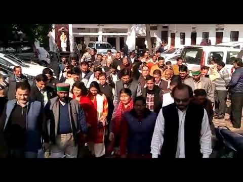 नगर निकायों के सीमा विस्तार के खिलाफ दून में कांग्रेस का धरना