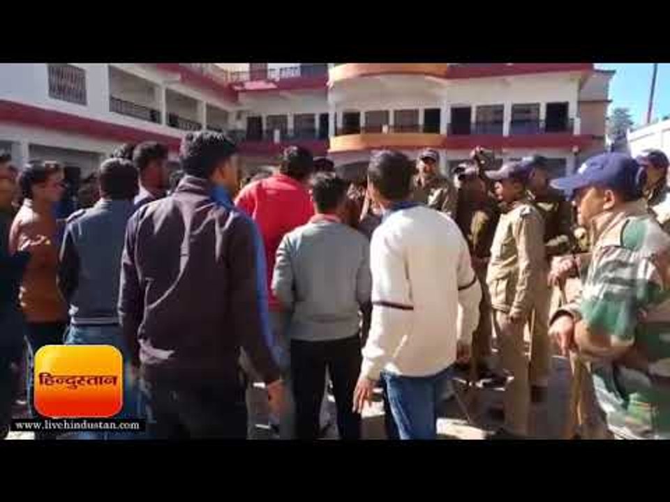 गोवंश अवशेष प्रकरण के खुलासे की मांग को बंद करवाए स्कूल II  Haldwani Hindi News - Hindustan