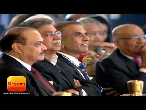 PM मोदी बोले नोटबंदी करने से बैंकिंग सिस्टम में पैसा आया है, भ्रष्टाचारियों को डर लगने लगा है।