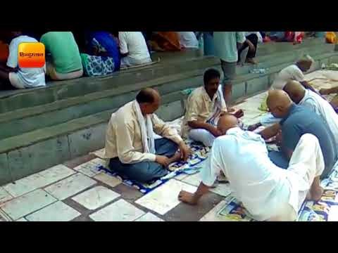 गया में विष्णुपद मंदिर के प्रांगण में पितृपक्ष मेला का दौरान जुटी श्रद्धालुओं की भीड़