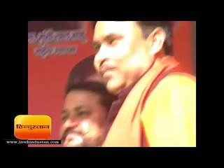 असलहा अढ़ाकर पीएम के भाई का स्वागत करने पर पुलिस देगी नोटिस