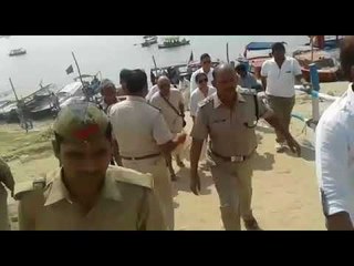 रानी मुखर्जी ने संगम में विसर्जित कीं पिता की अस्थियां II rani mukherji came sanga , Allahabad