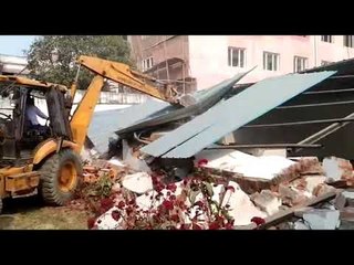 वाराणसी में आखिर क्यों 3 स्टार होटल की किचन पर चला बुलडोजर