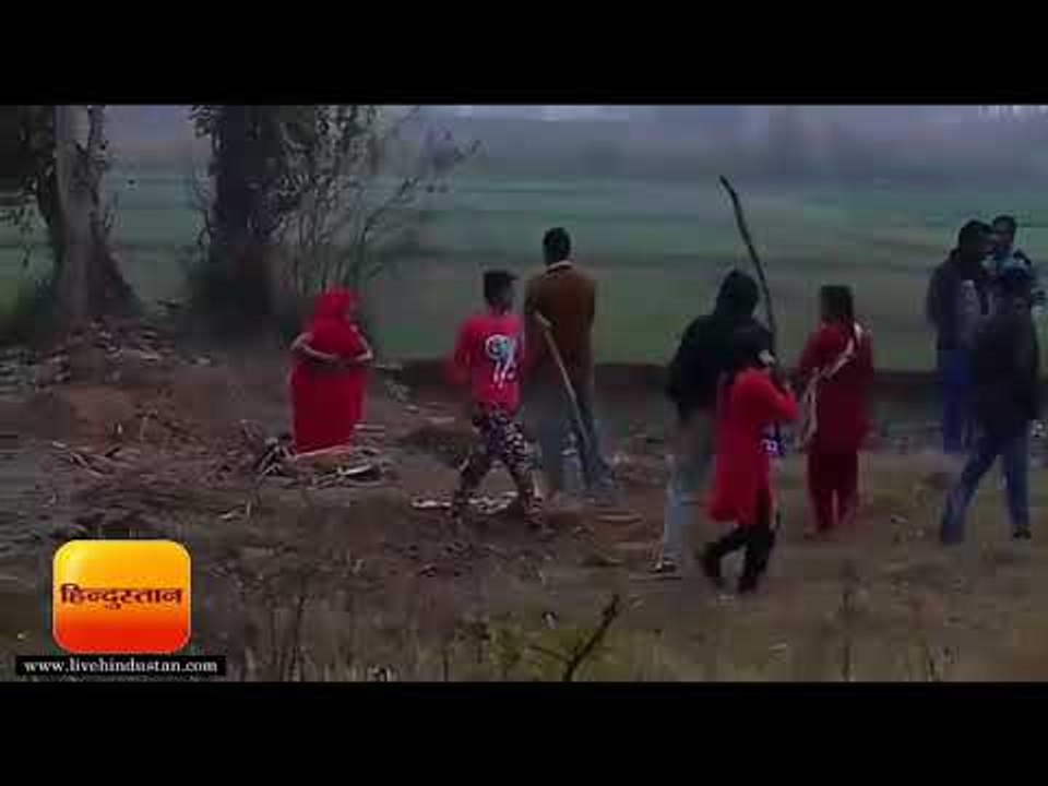 जमीन कब्जे का विरोध किया तो महिलाओं पर बरसाईं लाठियां II  Kanpur Hindi News