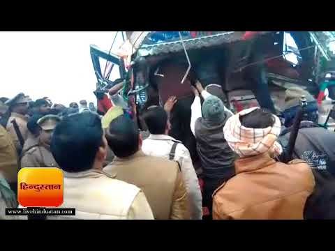 ताज़ा समाचार || अलीगढ़ में हाइवे पर भिड़े दो दर्जन वाहन